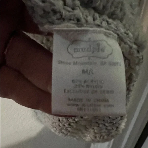💥*3/$10* Mud Pie Gray and Cream V-Neck Sweater - Picture 7 of 7